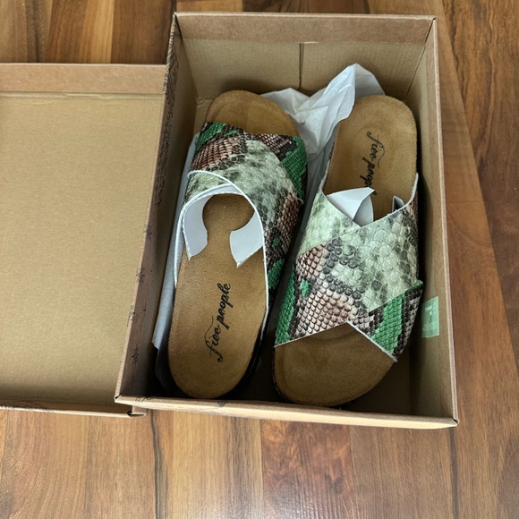 💚FREE PEOPLE Sidelines Flatform Sandals 👡 - Picture 11 of 16